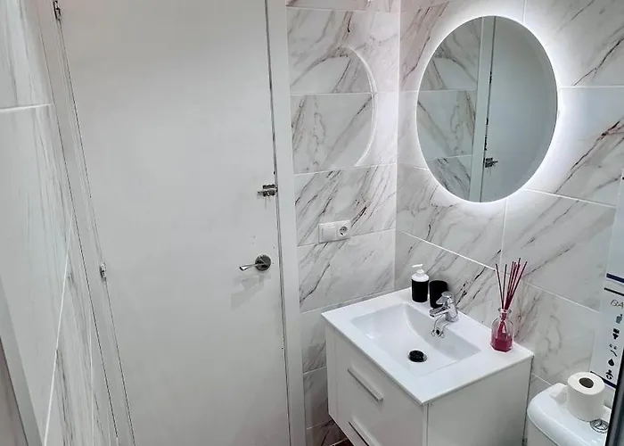 Amplio Familiar Con Parking Privado En Pleno Centro De *