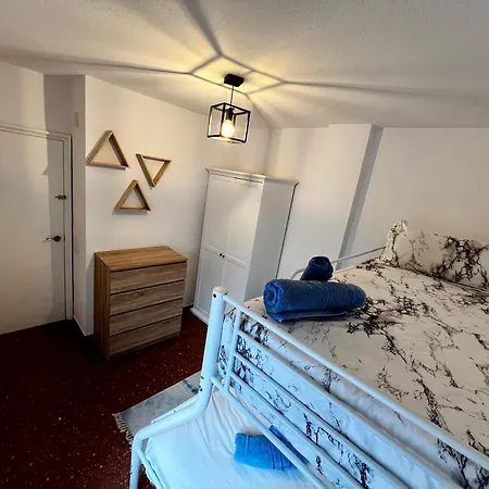 Apartamento Amplio Familiar Con Parking Privado En Pleno Centro De